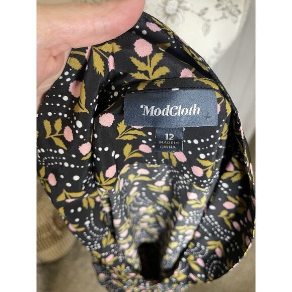 Modcloth Midi Floral Short Sleeve Dress Cottage Core Deep V Size 12 Black Pink - Picture 3 of 6